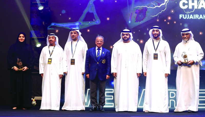 "محمد الشرقي يتوسّط عدداً من المسؤولين خلال افتتاح البطولة | تصوير: زيشان أحمد"