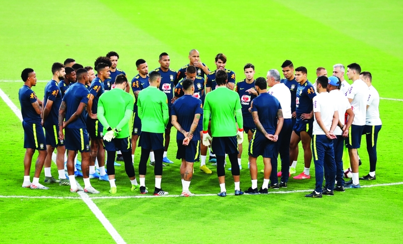 "من تدريبات المنتخب البرازيلي في أبوظبي | البيان"