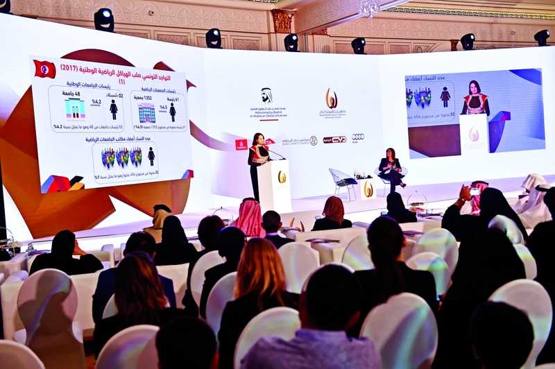 "■ المتحدثون في المؤتمر يستعرضون تجاربهم الرياضية الناجحة | البيان"