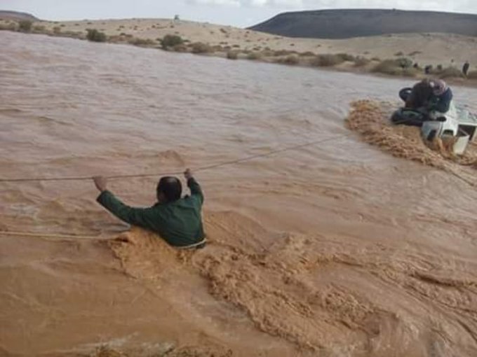 قوات أردنية تُنقذ 4 سعوديين جرفتهم سيول وادي راجل الأزرق