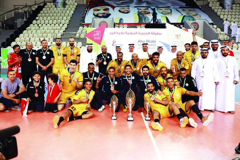 "فرحة فريق مليحة بكأس البطولة الدولية | البيان"