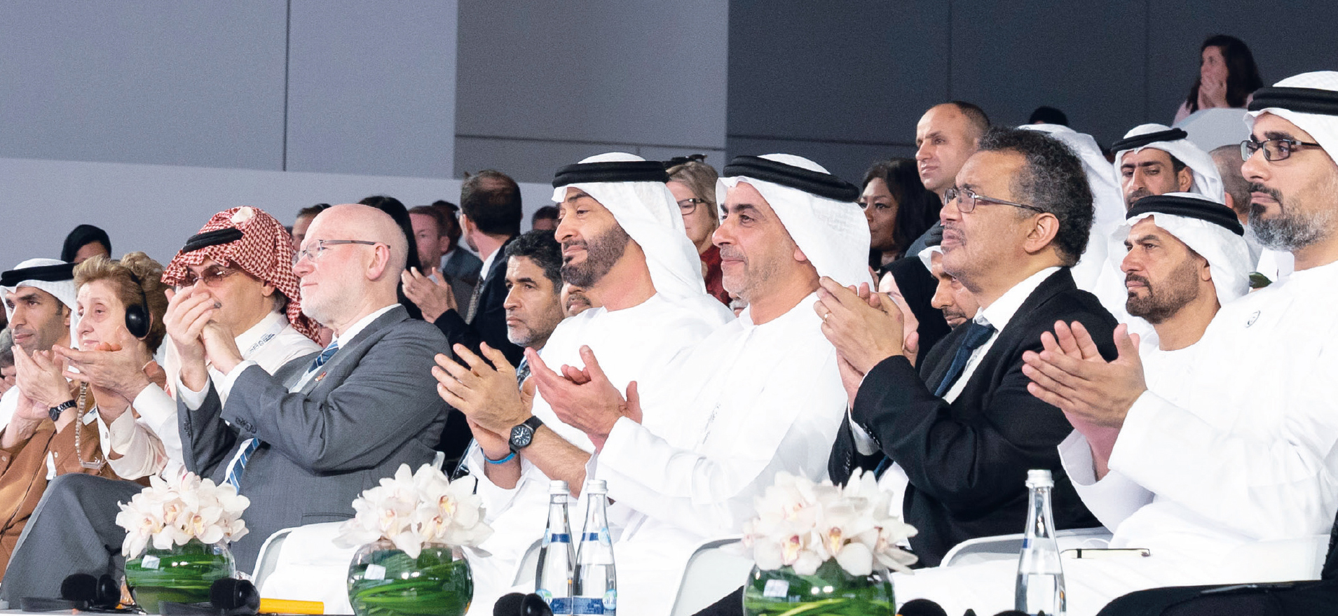 محمد بن زايد: عزم العاملين بالخطوط الأمامية ينير الدرب ويضمن حياة صحية لأفقر الشعوب