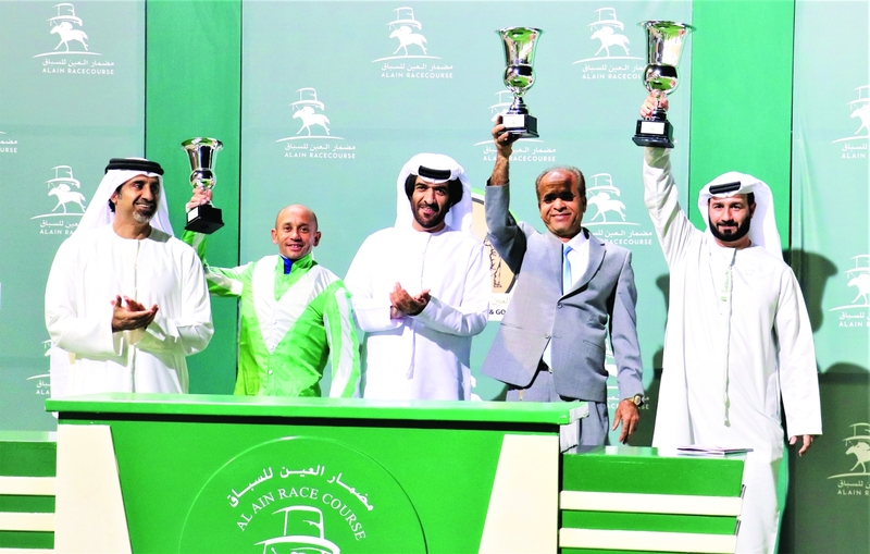 "■ فيصل الرحماني ومحمد الناصري خلال تتويج «جاب يجود» | البيان"
