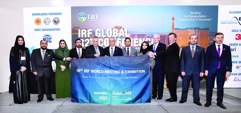 "Ⅶ مطر الطاير مع وفد هيئة الطرق والمواصلات خلال تسلم علم المؤتمر في الولايات المتحدة | من المصدر"