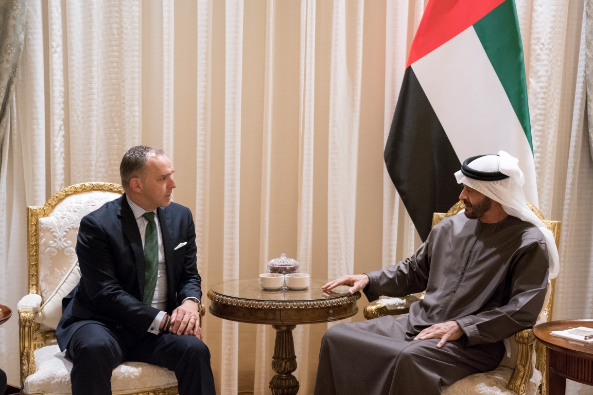 محمد بن زايد يستقبل وزير شؤون مجلس الوزراء مستشار الأمن الوطني البريطاني