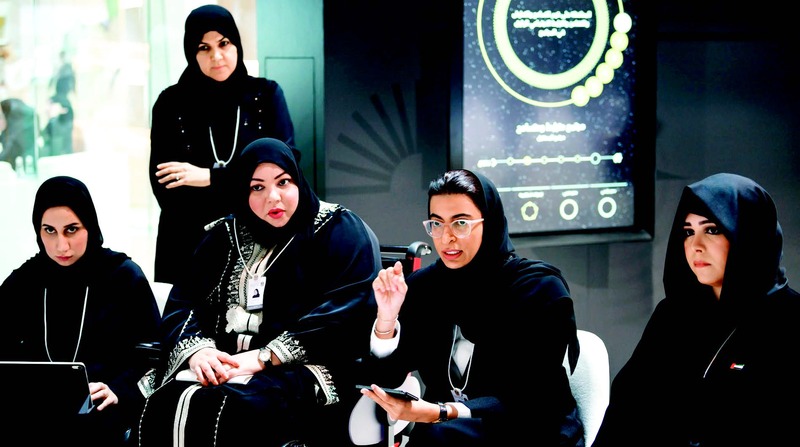 "لطيفة بنت محمد خلال الجلسات بحضور نورة الكعبي | من المصدر"