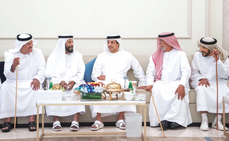 "منصور بن زايد خلال حضوره مأدبة سلطان بن حمدان | وام"