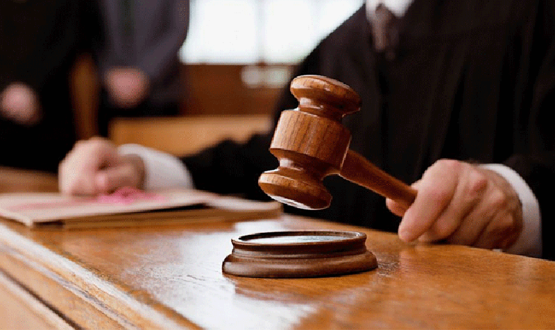 محكمة تقضي بمنع زوج من الاقتراب من زوجته سنة