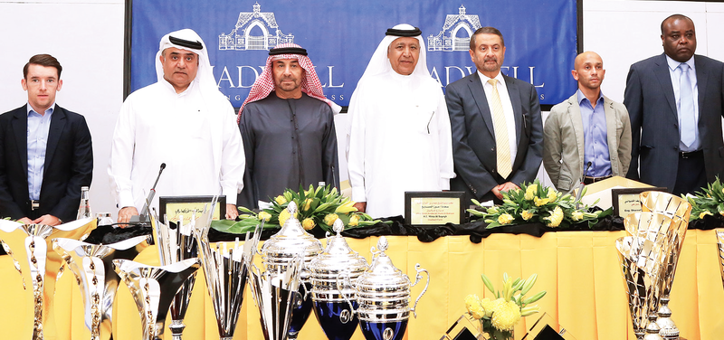 "ميرزا الصايغ وشريف الحلواني وعبد الله الأنصاري ومسعود محمد وياسر مبروك في لقطة تذكارية | تصوير - غلام كاركر"