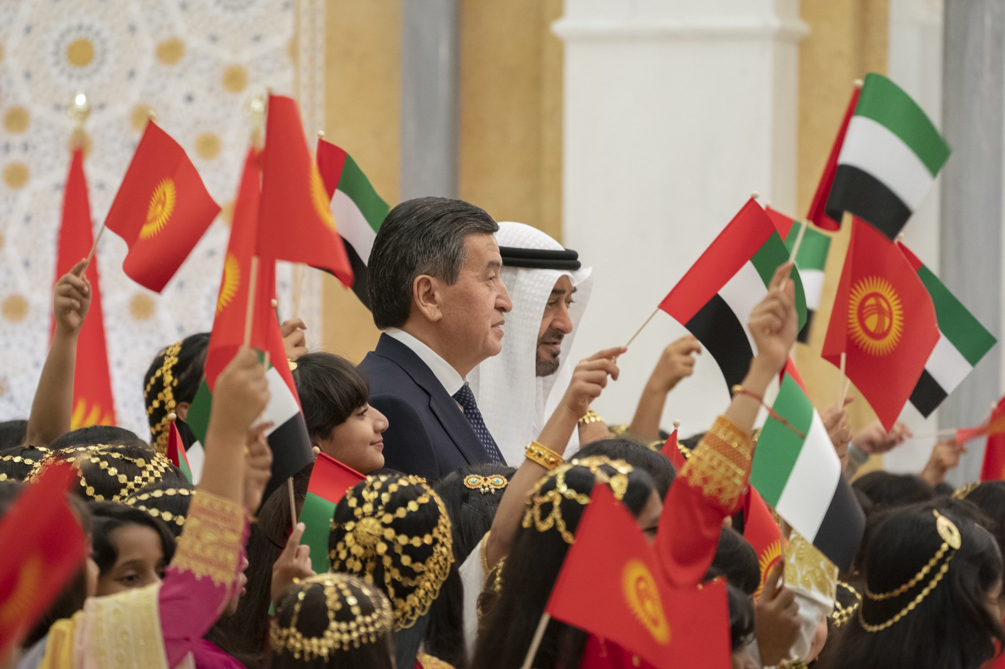 محمد بن زايد يستقبل رئيس جمهورية قيرغيزستان