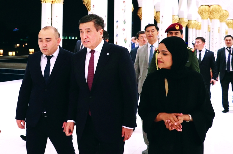 زار جامع الشيخ زايد الكبير واطلع على رسالته الحضارية