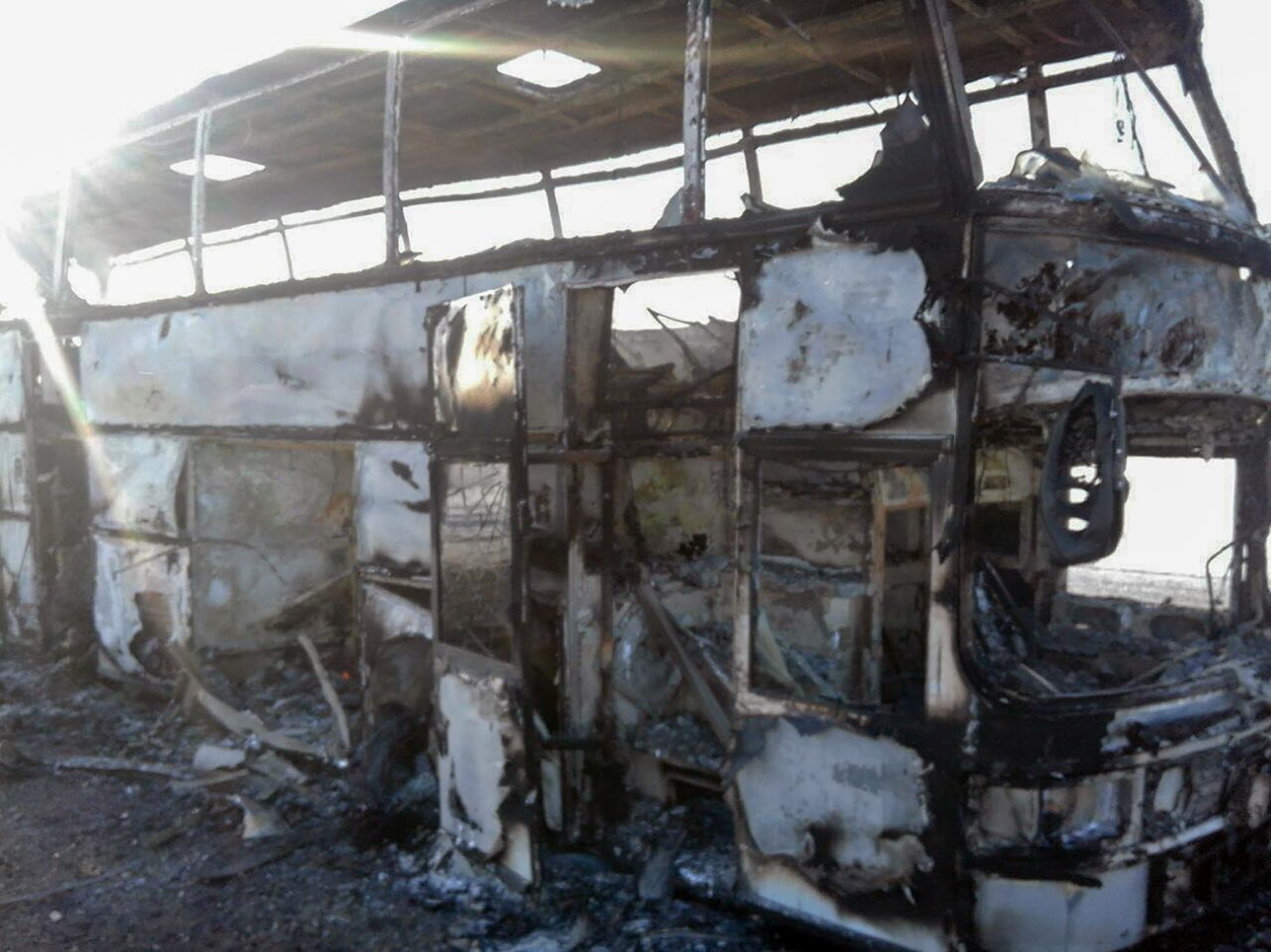 حادث تصادم يحول حافلتين بركابهما إلى رماد في باكستان