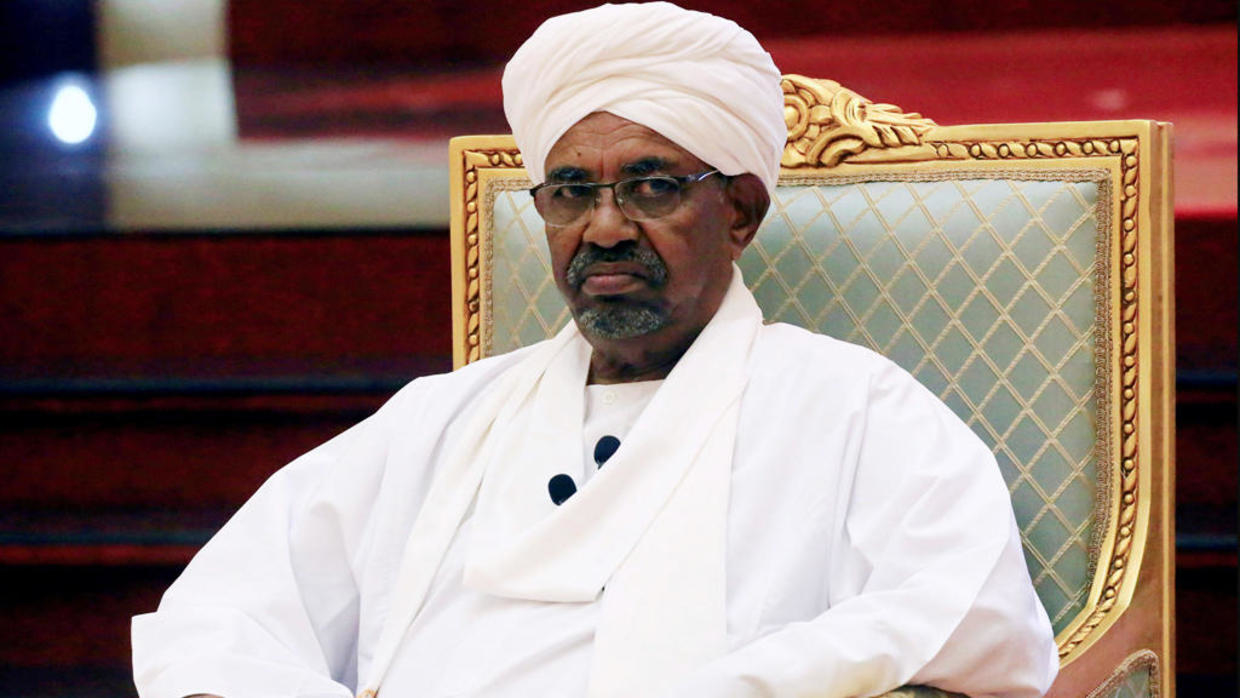 السودانيون يحتفلون بمرور عام على ثورتهم التي أطاحت بالبشير