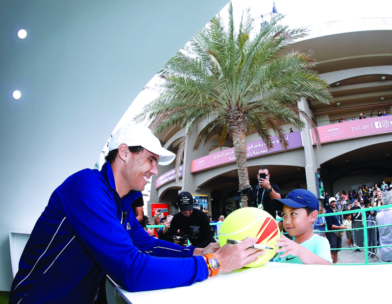 "نادال خلال حفل «التوقيع» قبل بدء بطولة مبادلة العالمية للتنس | البيان"