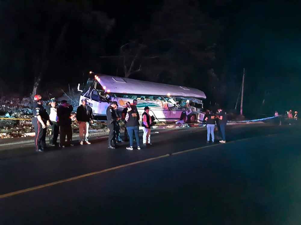 مصرع 21 شخصاً في تصادم حافلة وشاحنة نقل في غواتيمالا