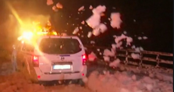 شاهد.. الرغوة تغطي شوارع إسبانيا بعد عاصفة هوجاء