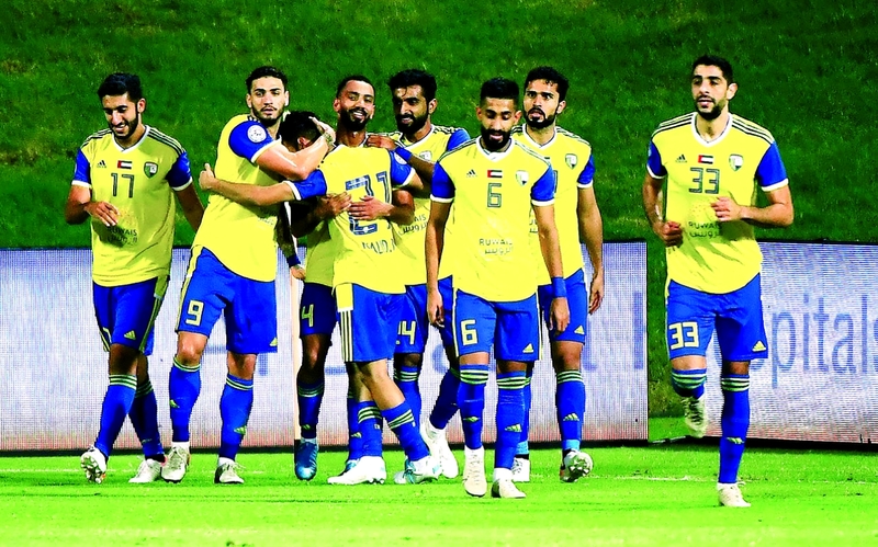 "لاعبو الظفرة يحتفلون بالفوز الغالي | البيان"