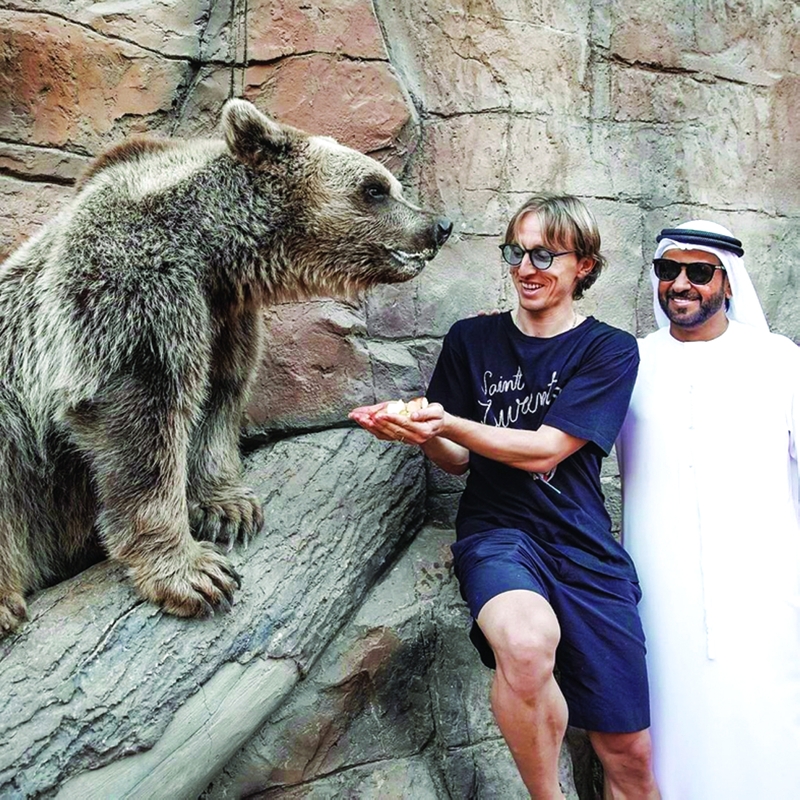 "مودريتش ولحظة مرح في حديقة خاصة"