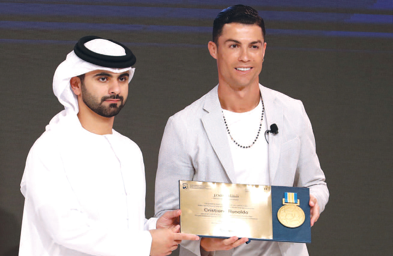 "منصور بن محمد مكرماً رونالدو | تصوير - دينيس مالاري"