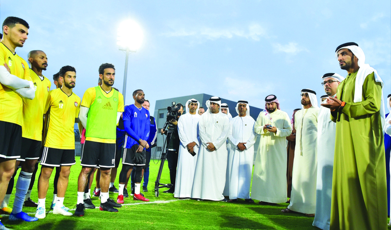 "راشد بن حميد في حديثه للاعبي المنتخب| البيان"