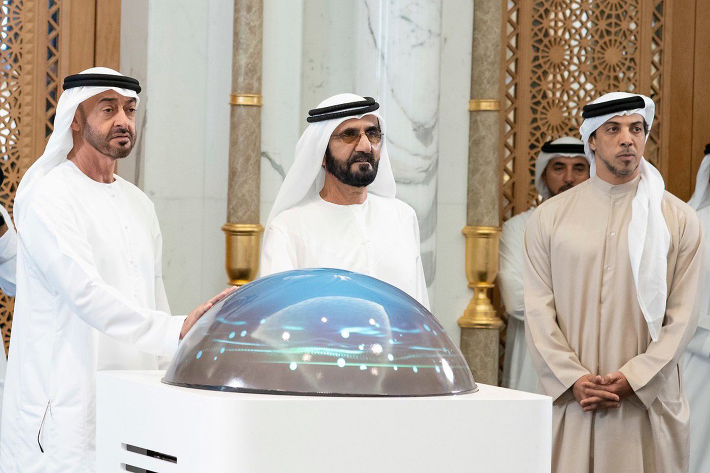 محمد بن راشد ومحمد بن زايد يعتمدان الهوية الإعلامية المرئية لدولة الإمارات