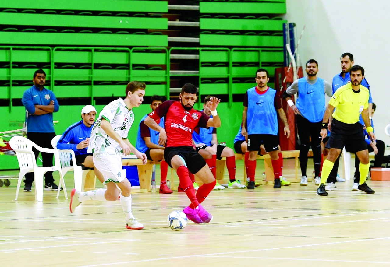 "من مباراة شباب الأهلي وخورفكان | البيان"