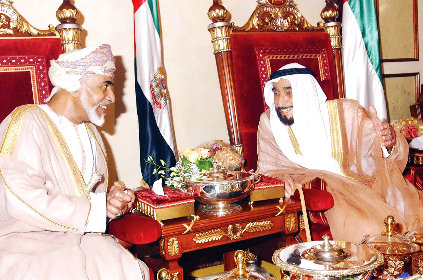 الإمارات والعالم ينعيان قابوس سلطان الوفاء والحكمة