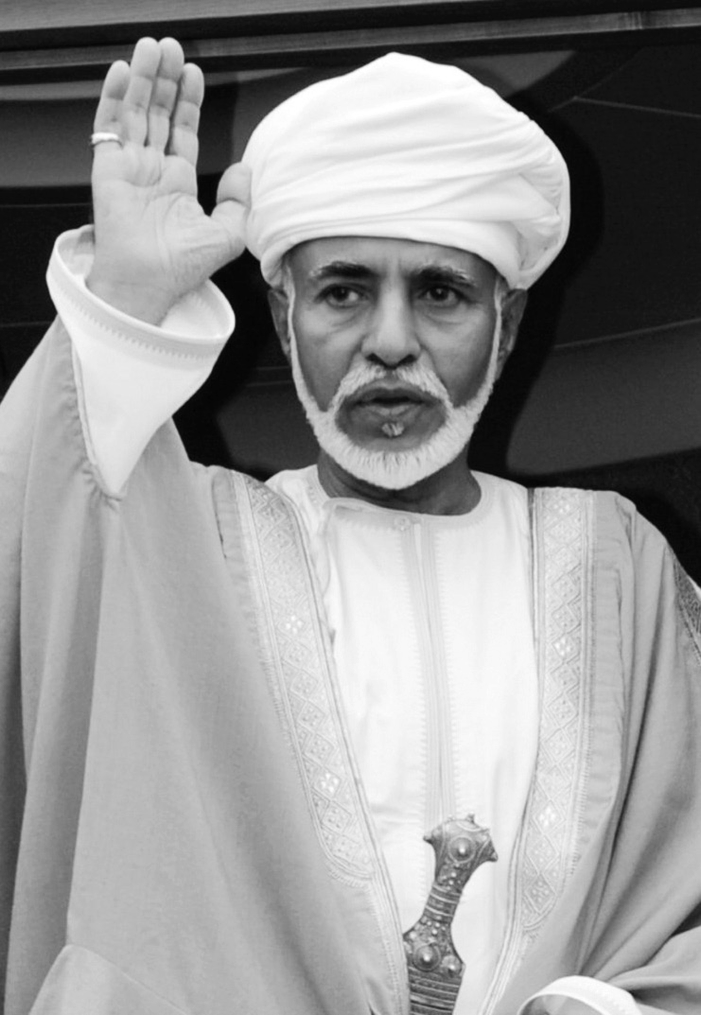 العالم ينعى القائد الحكيم