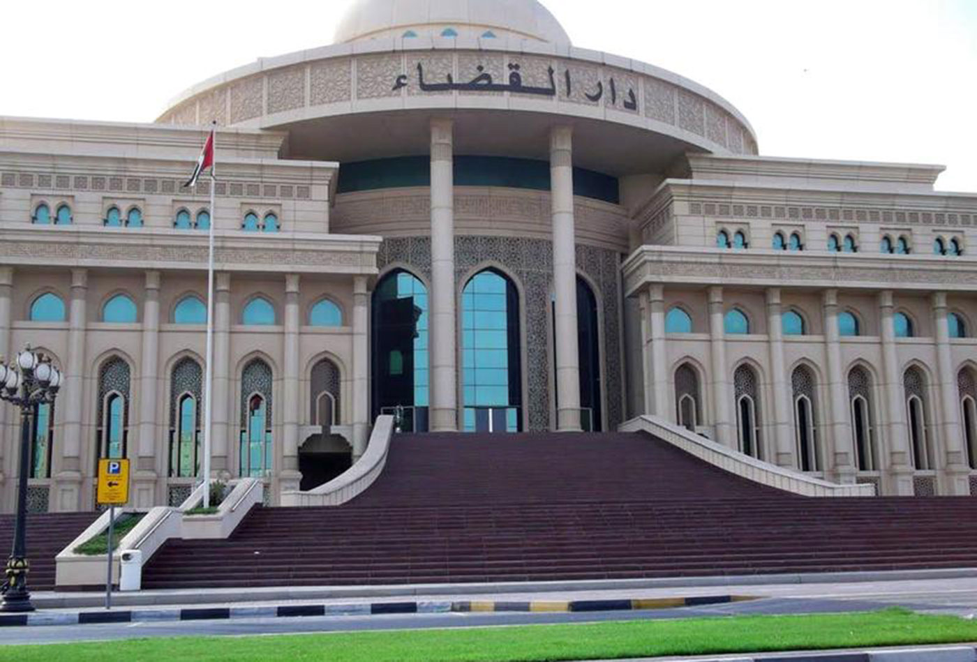 «جنايات الشارقة» تؤجل قضية مقتل شاب عربي بـ 15 طعنة