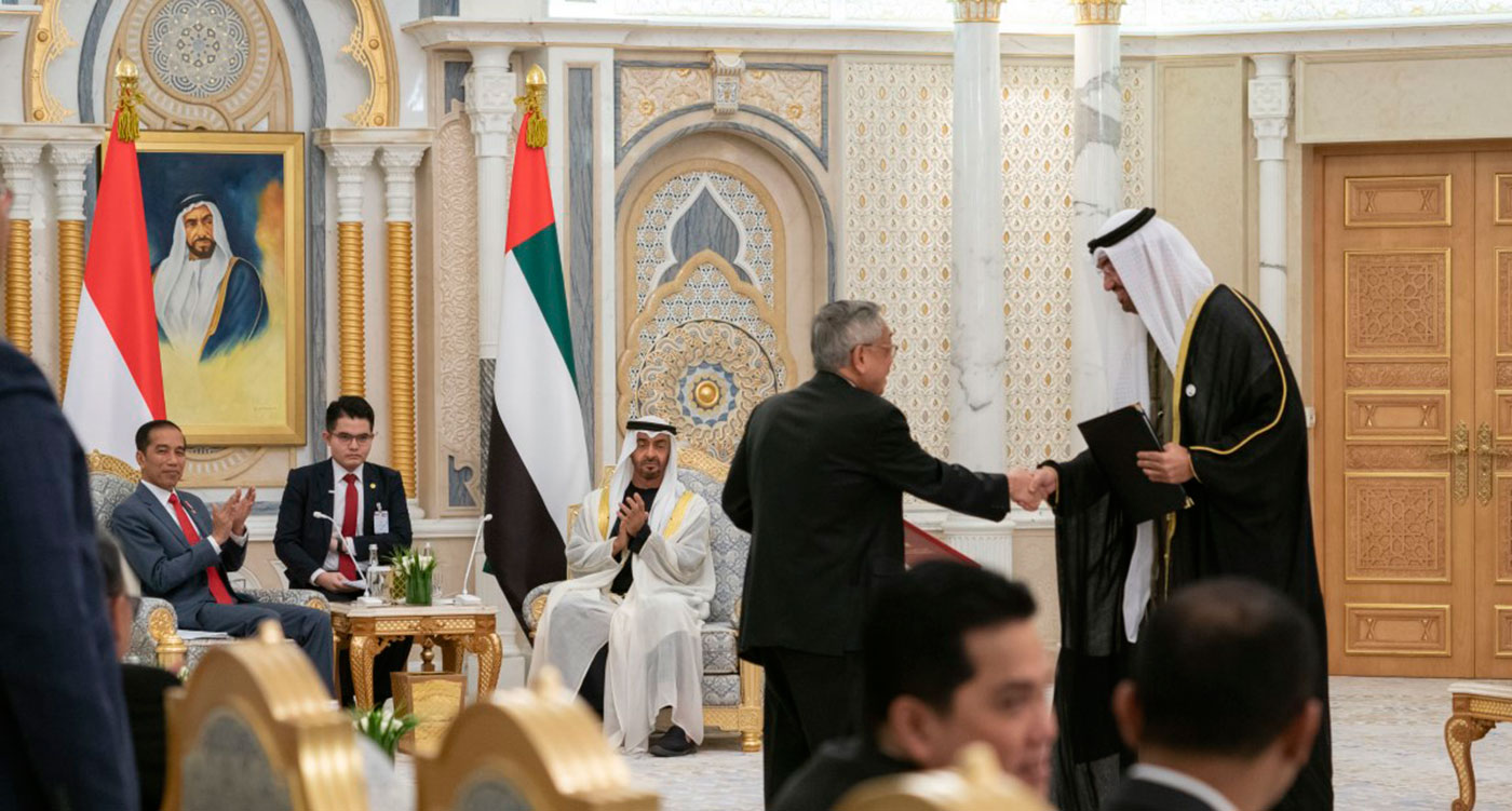 محمد بن زايد ورئيس إندونيسيا يشهدان تبادل اتفاقيات بين البلدين
