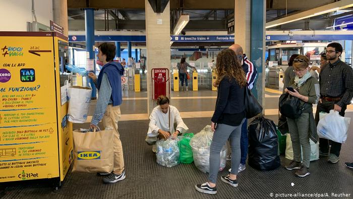 بالفيديو.. مواصلات مجانية في روما مقابل عبوات البلاستيك المستعملة