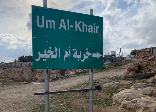 أم الخير.. صمود  بين فكي كرمئيل
