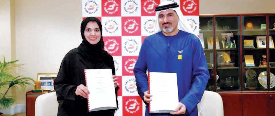 "صلاح تهلك ونورة الجسمي يستعرضان اتفاقية الرعاية | البيان"