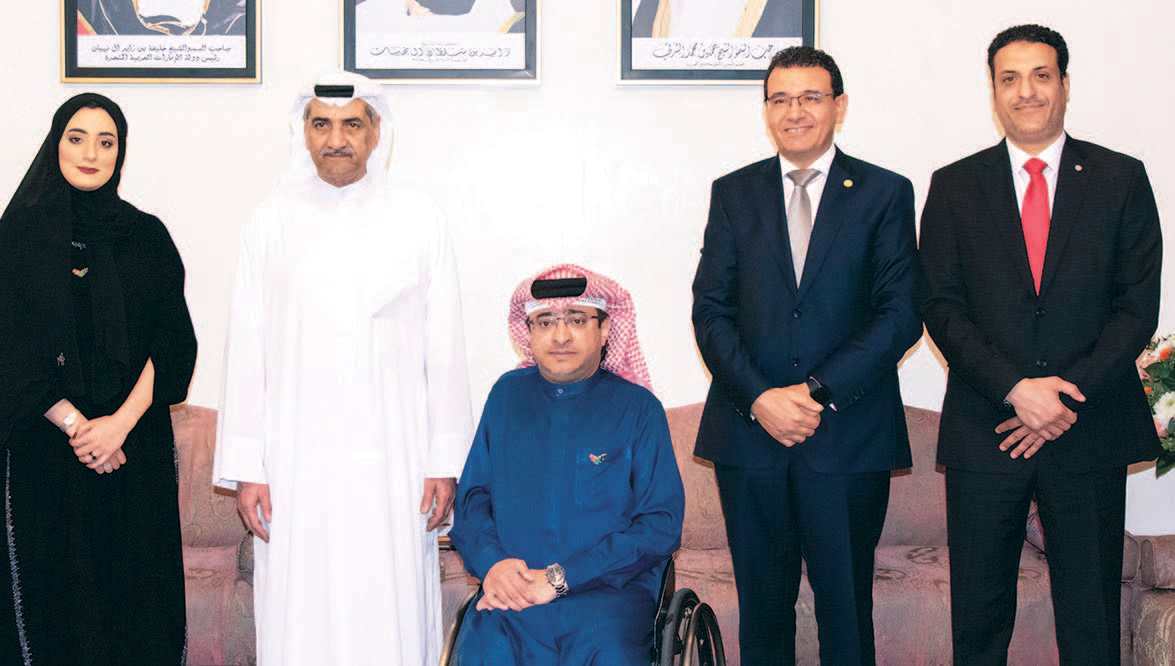 "حاكم الفجيرة خلال استقباله اللجنة البارالمبية الآسيوية | وام"