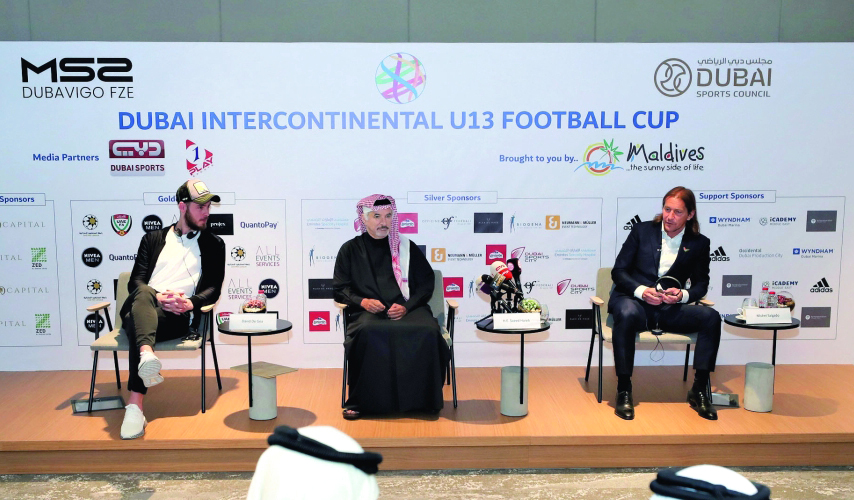 "سعيد حارب وميشيل سلغادو ودي خيا خلال الكشف عن الكأس  |  البيان"