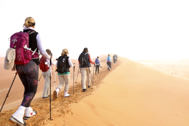 "لقطة من إحدى مراحل مسيرة النساء التراثية | البيان"