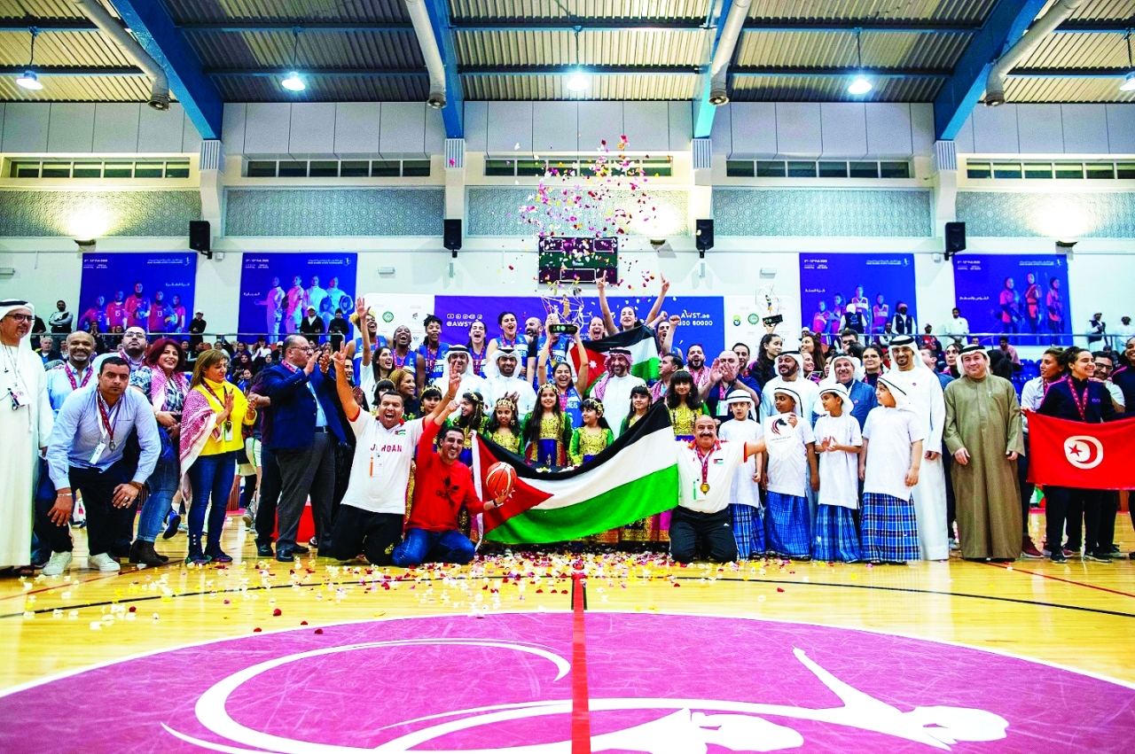 "الفرق الفائزة تحتفل بالألقاب | تصوير - أحمد عبيد"