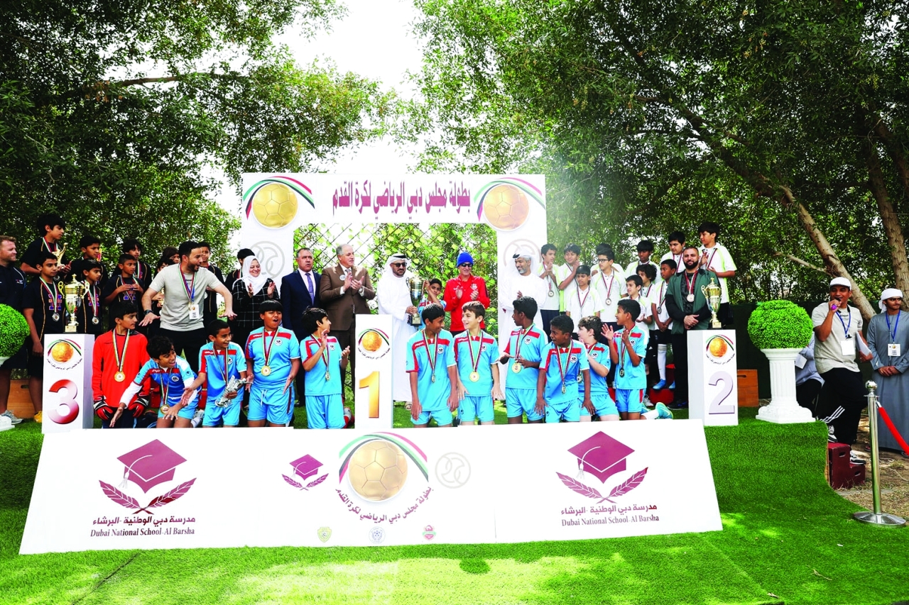 "تتويج الفائزين بالمراكز الأولى | البيان"