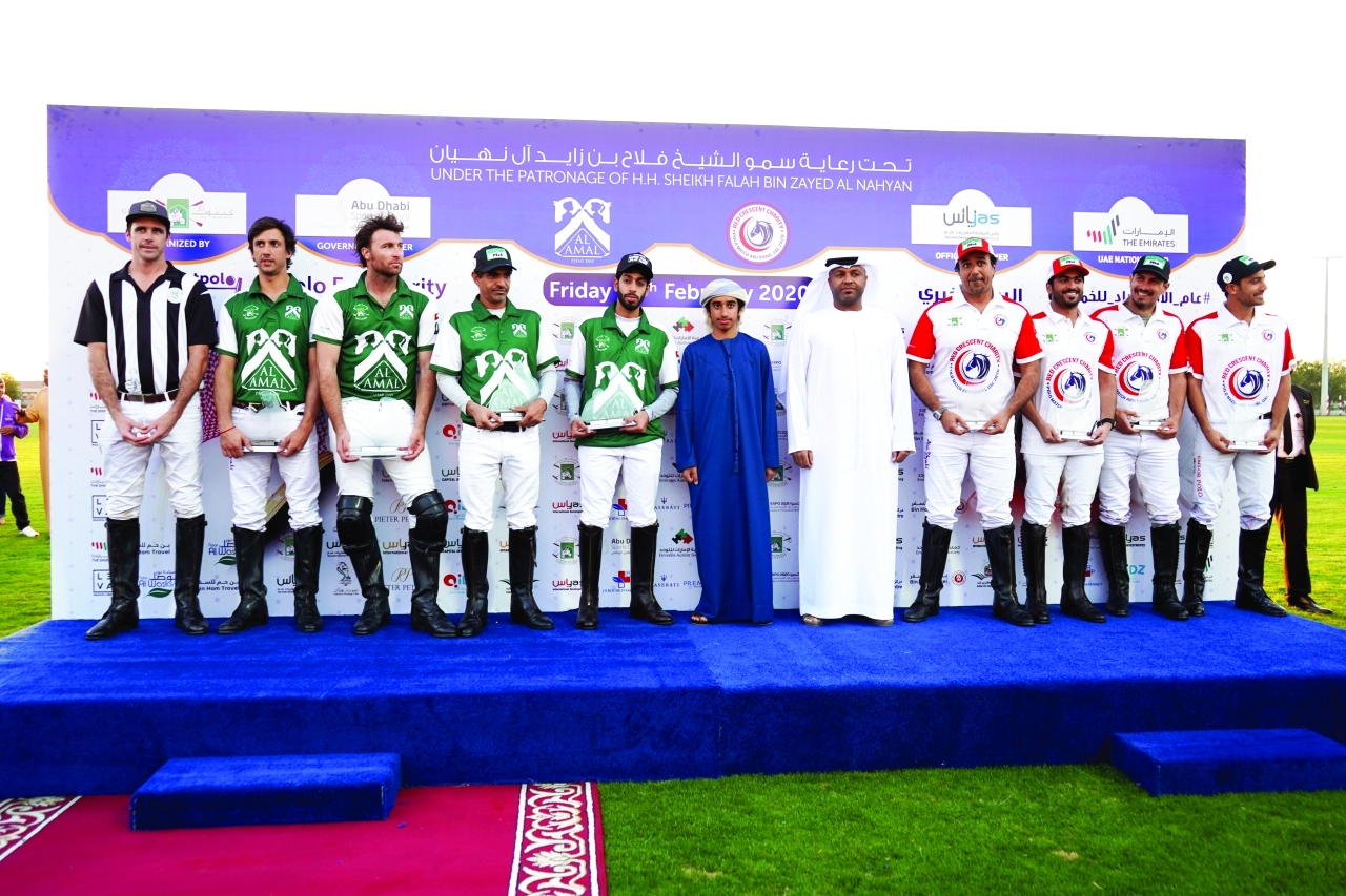 "سلطان بن فلاح وزايد الزعابي عقب التتويج | البيان"
