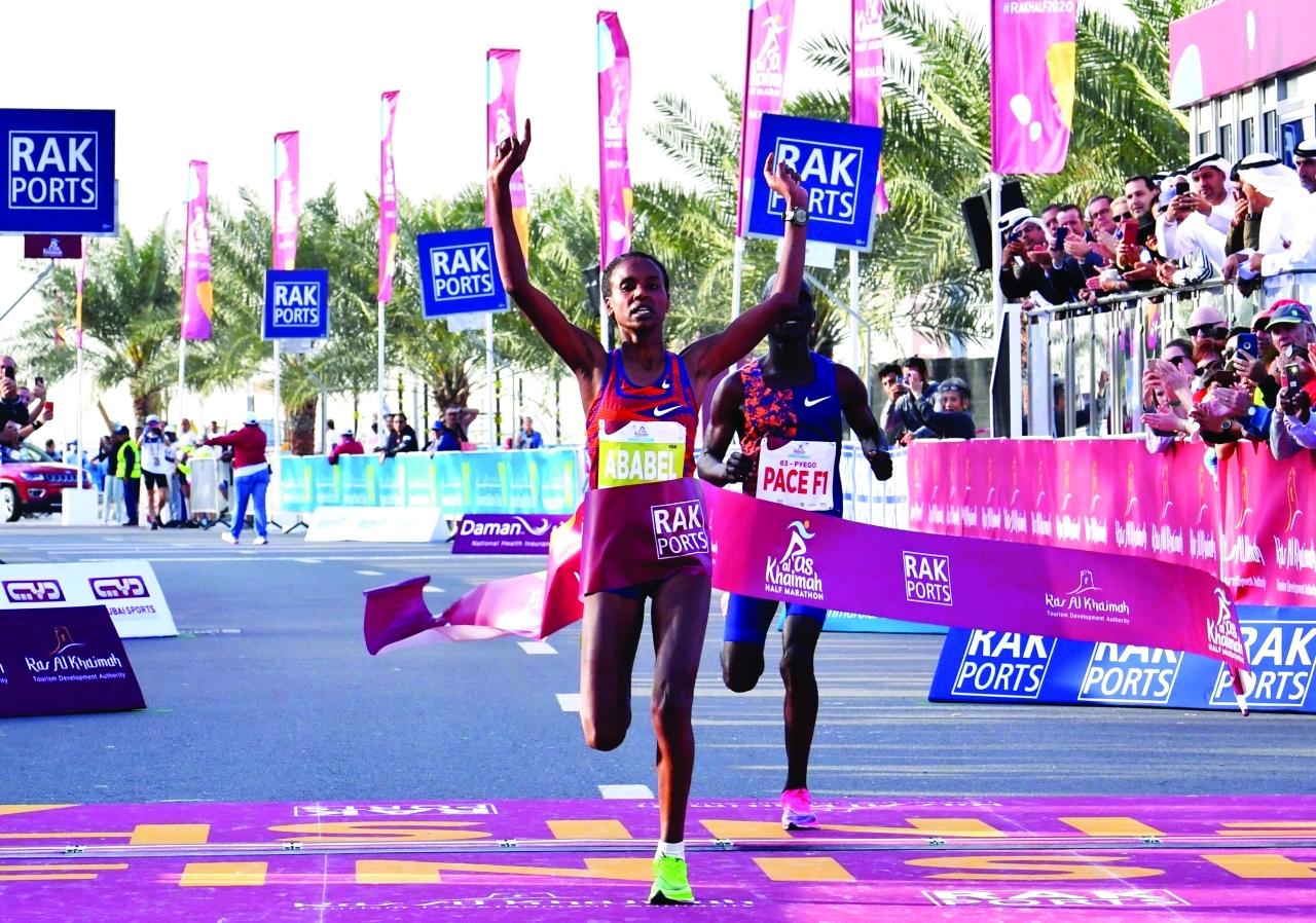 "الإثيوبية أبابيل يوشانيه تحتفل بالإنجاز | أ.ف.ب"