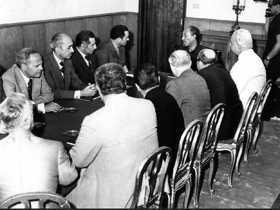"خلال اجتماع بحضور الرئيس السادات ورئيس الوزراء ممدوح سالم"