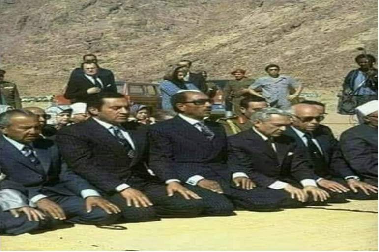 "السادات ومبارك مع الوزير عثمان أحمد عثمان"
