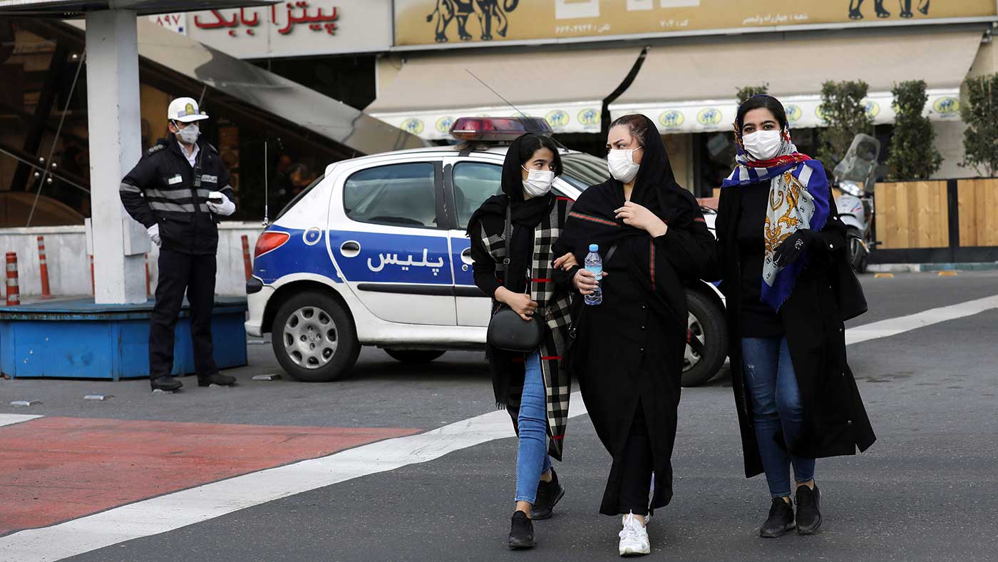 إيران تفرض قيوداً على التنقل داخل البلاد بسبب كورونا