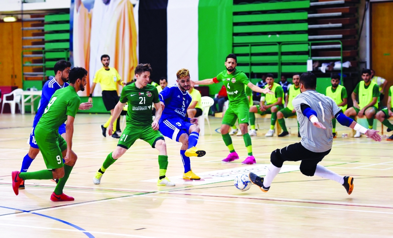 "من مباراة شباب الأهلي والنصر | البيان"