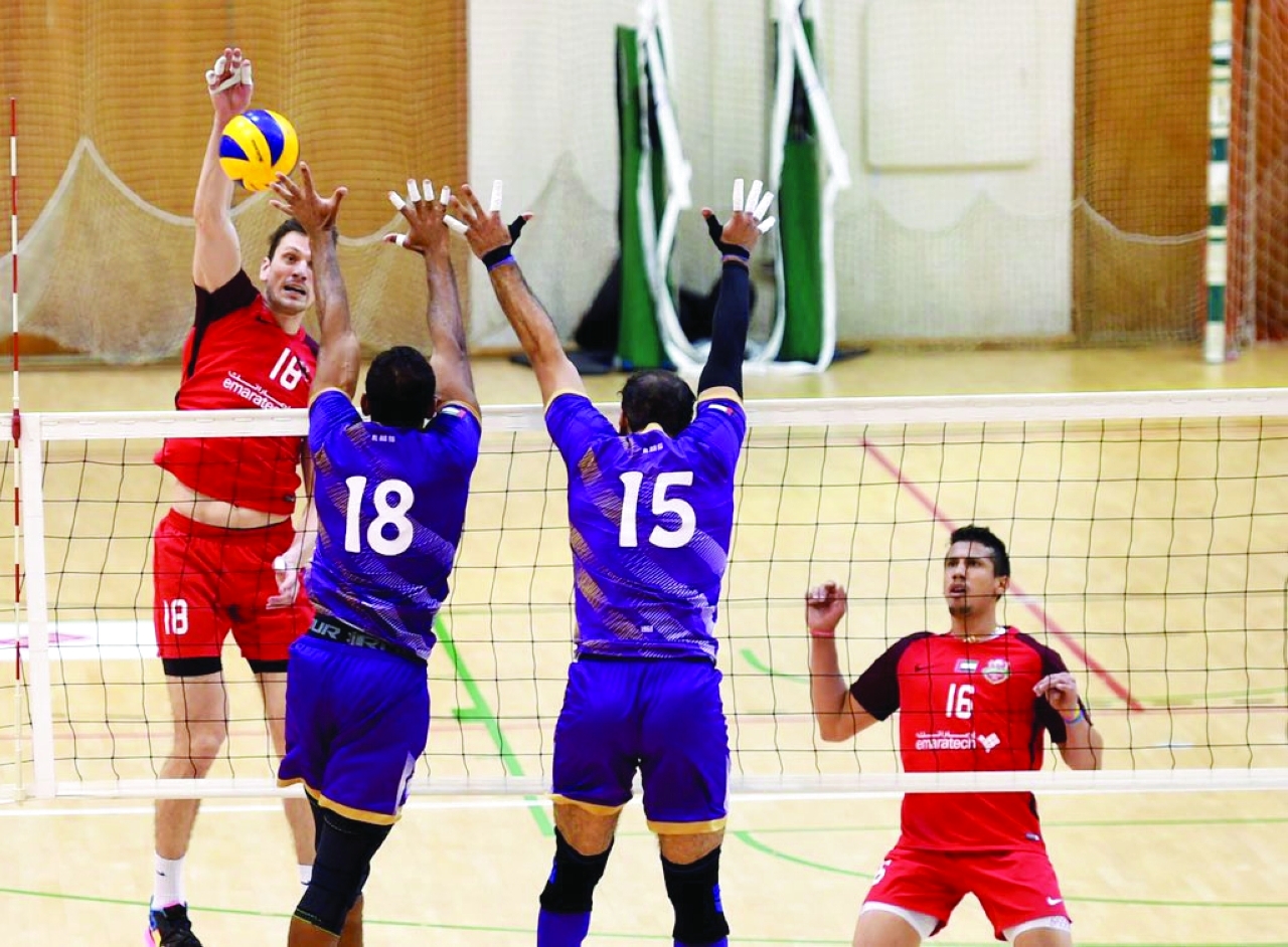 "جانب من مباراة شباب الأهلي والعين | البيان"
