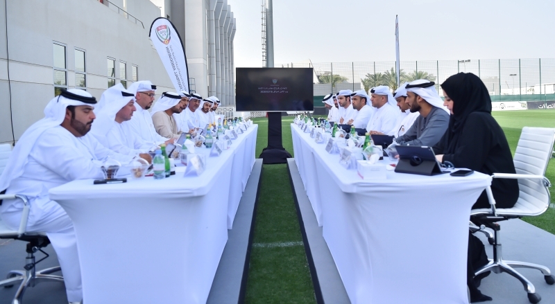 "جانب من اجتماع مجلس إدارة اتحاد الكرة | البيان"