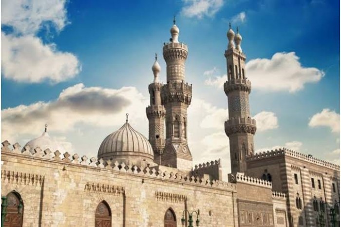 مصر توقف صلاة الجمعة والجماعة في المساجد وتؤجل الامتحانات