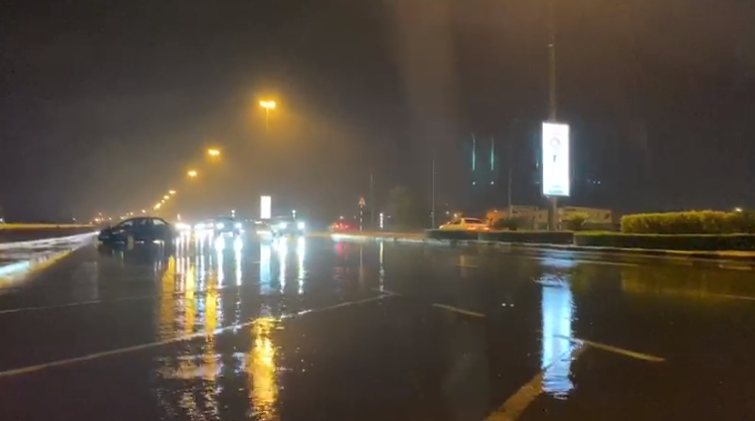 بالفيديو.. سقوط أمطار غزيرة ومتوسطة على معظم مناطق الإمارات