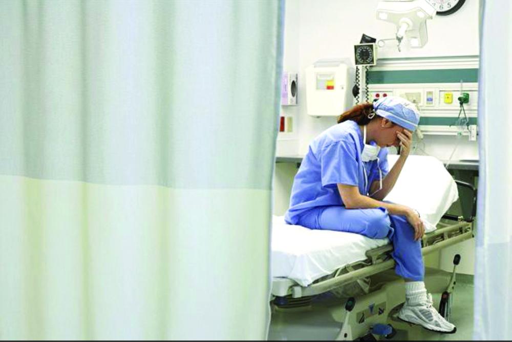 «إنهم يموتون».. حملة شعبية لدعم الأطباء وكبار السن