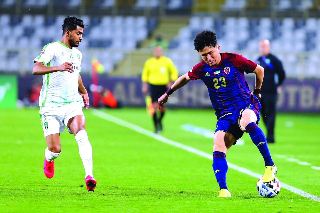 "جانب من مباراة الوحدة والأهلي السعودي | البيان"